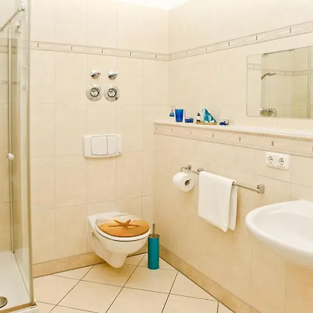 Josephine - 41-17 Apartment *